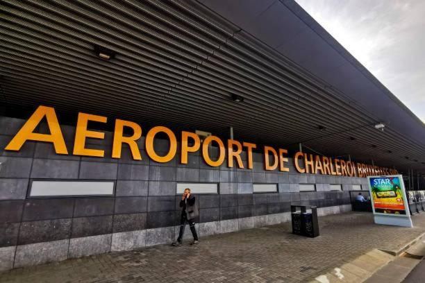 Station 82 B Charleroi-airport Appartement *